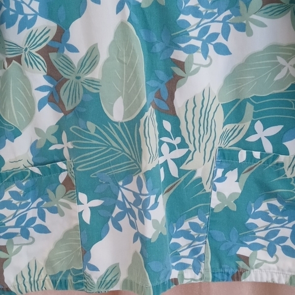 Medgear floral scrub top size medium - Picture 4 of 6